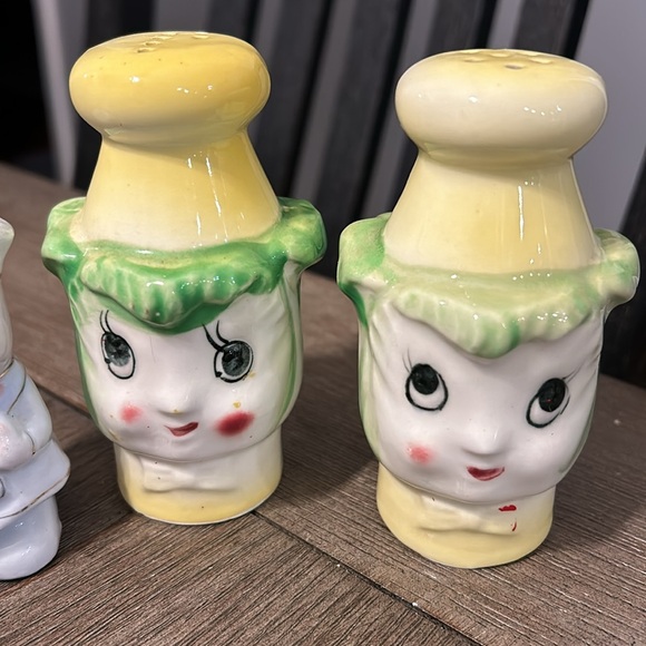 Anthropomorphic pair salt and pepper shakers chef bear and lettuce people - Picture 3 of 10